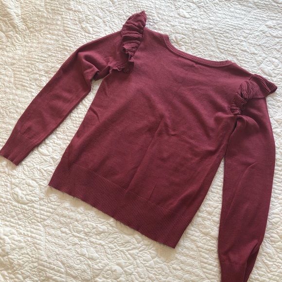 Pretty ruffle shoulder top - Picture 5 of 5